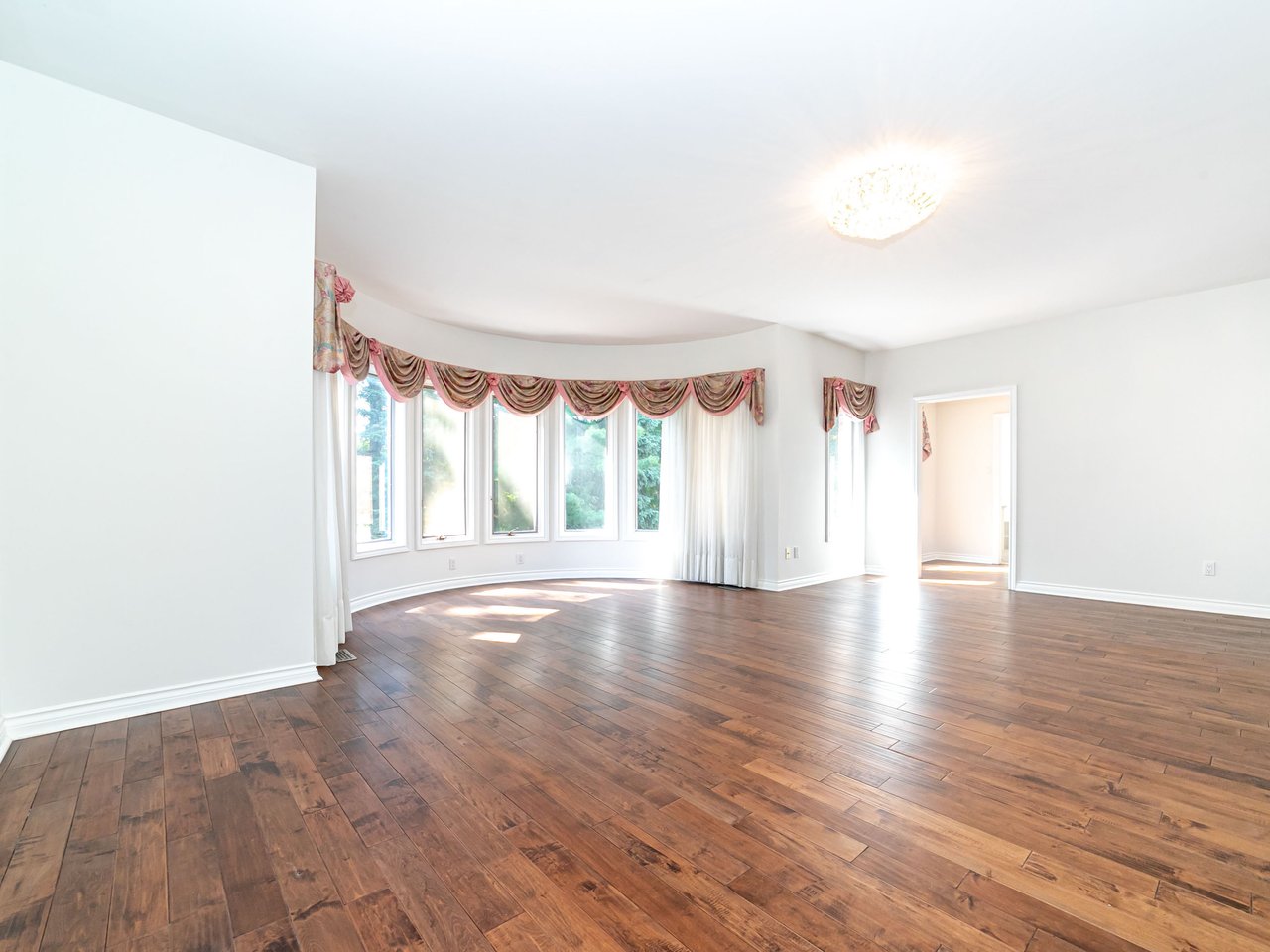 10 Edmund Crescent