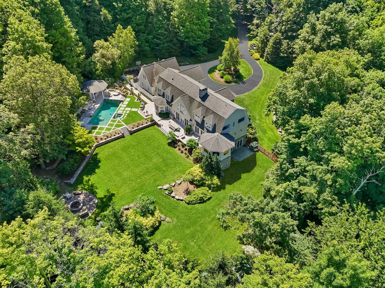 4 Longwood Dr