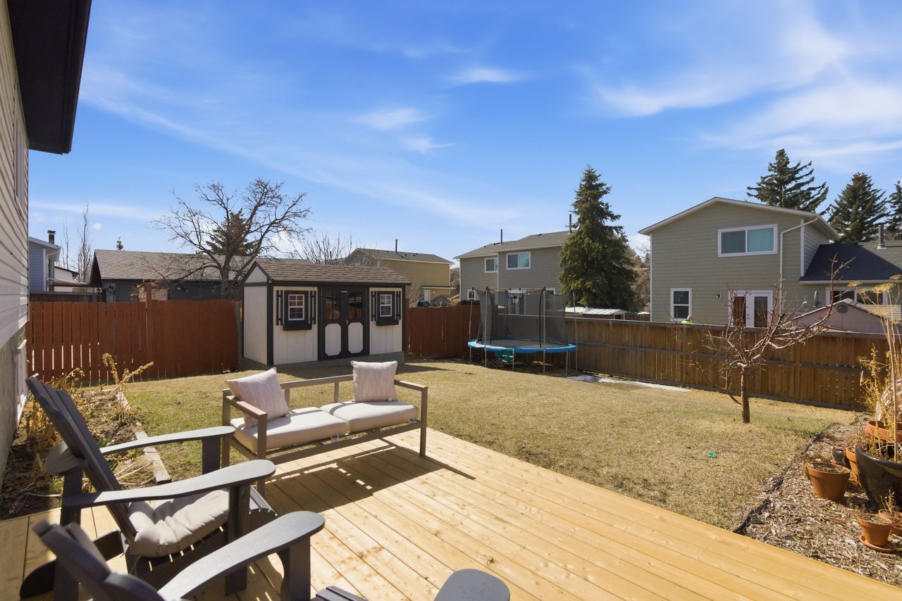 559 Deerpath Court SE