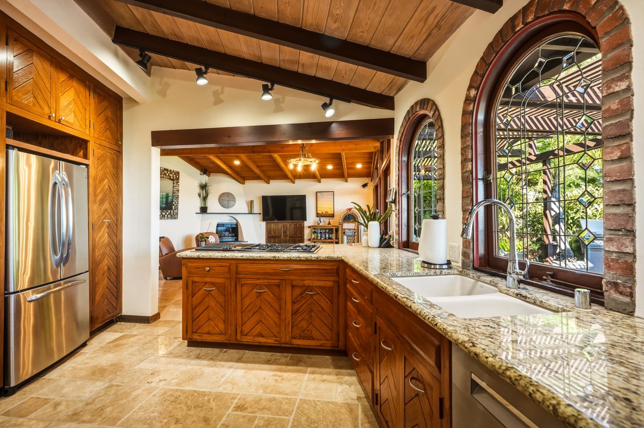 3400 Coast View Dr
