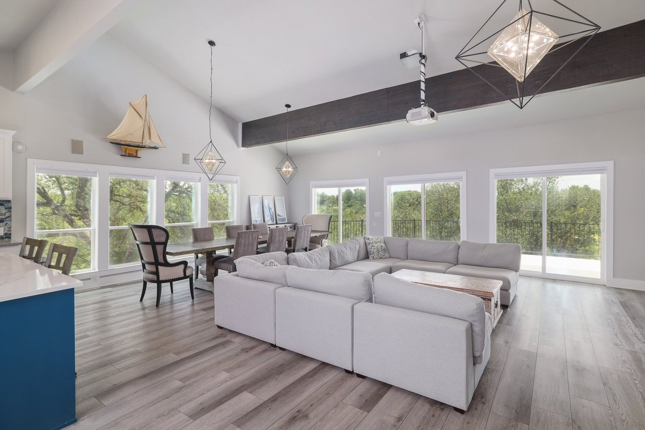 7206 Comanche Trail