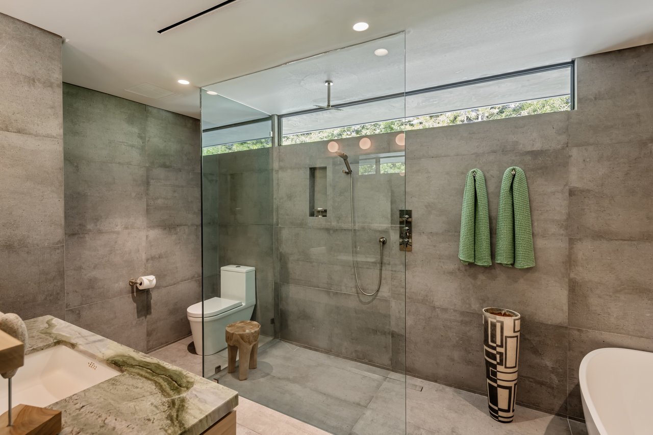 1087 Moraga Dr, Bel Air