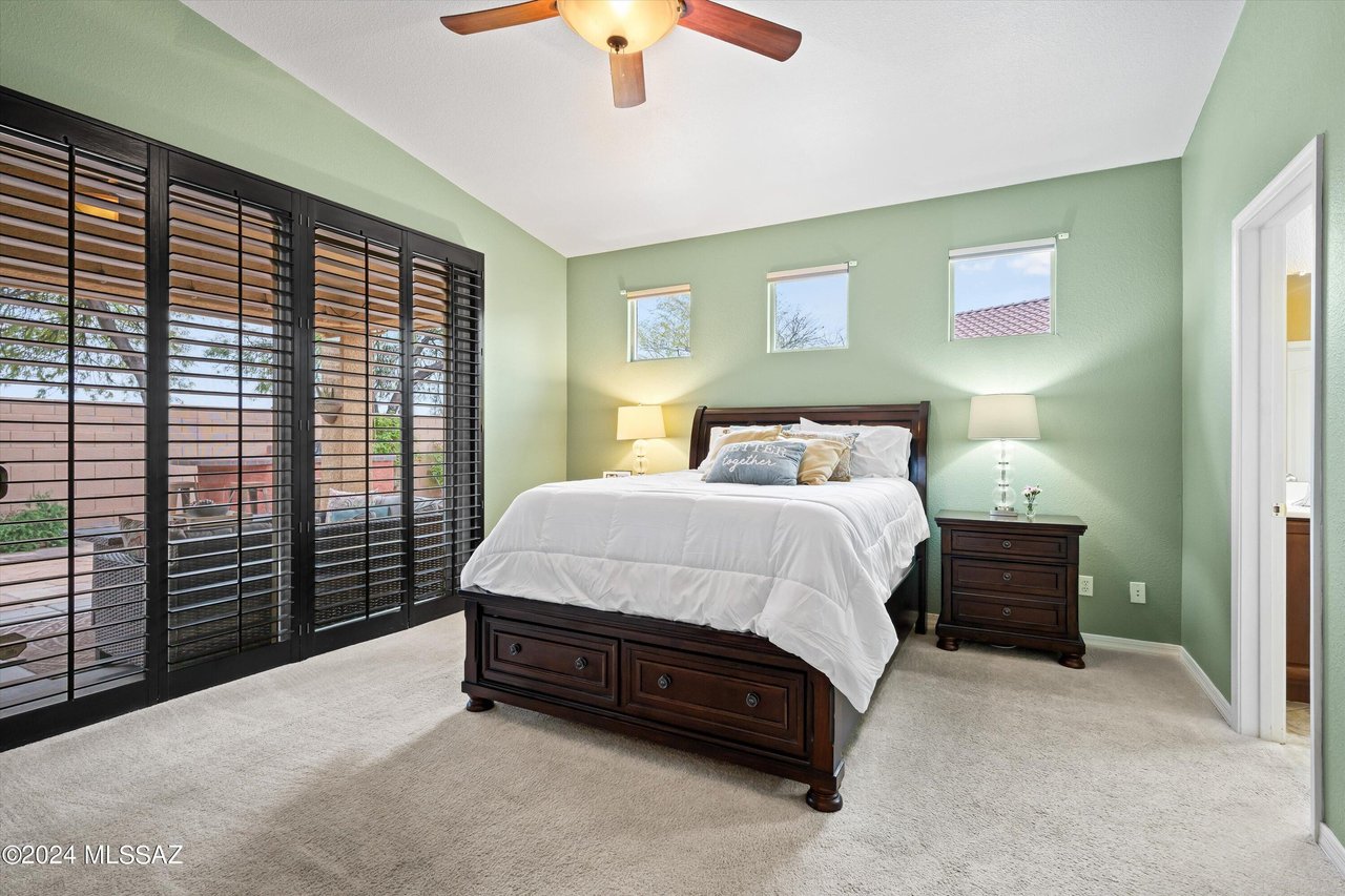 1009 W Leatherleaf Dr