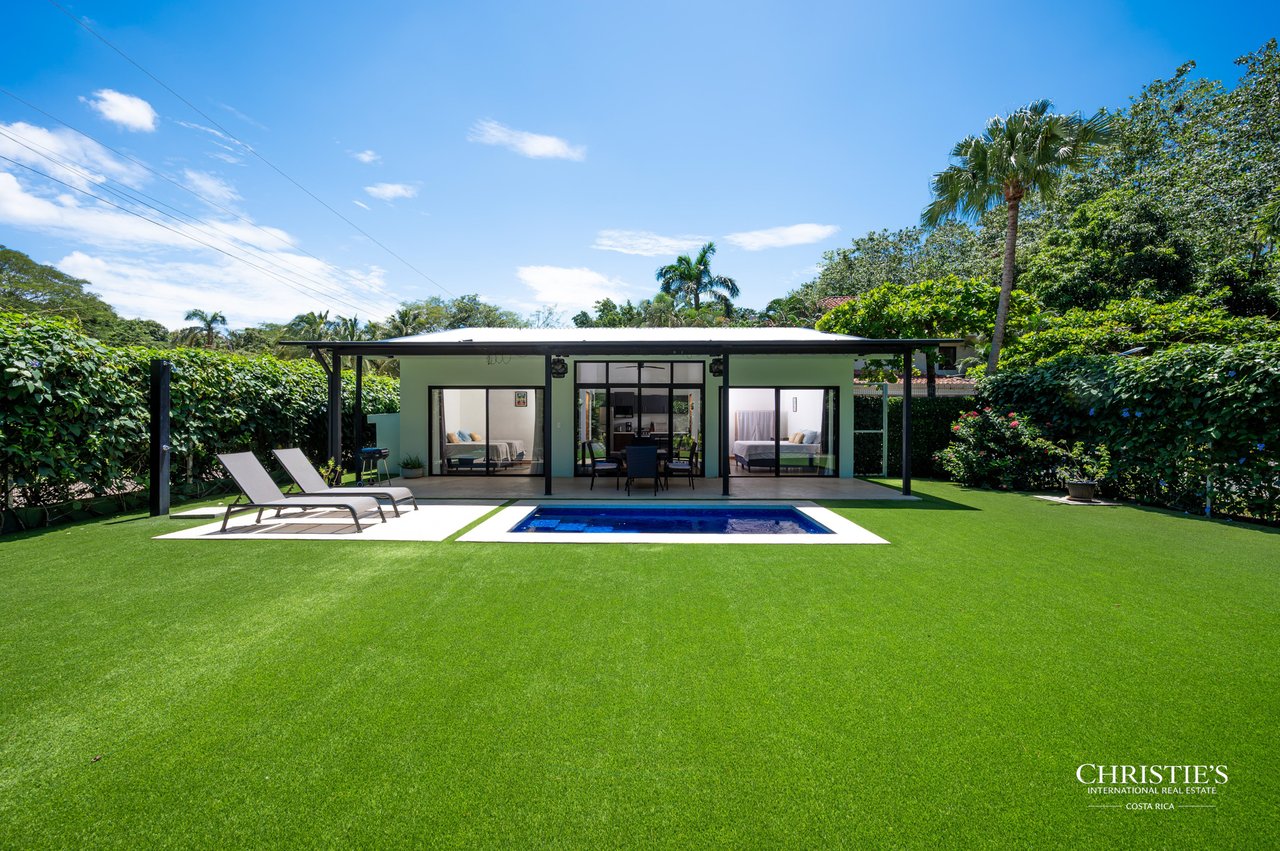 Casa Rosa | A Seaside Escape with a detached Casita in Playa Avellanas