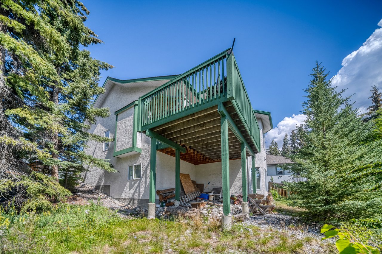 330 Canyon Close