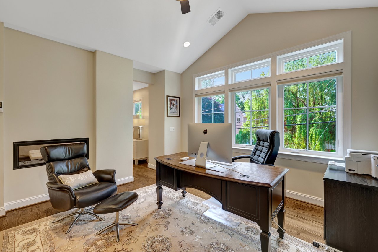 300 Jade Ct NW
