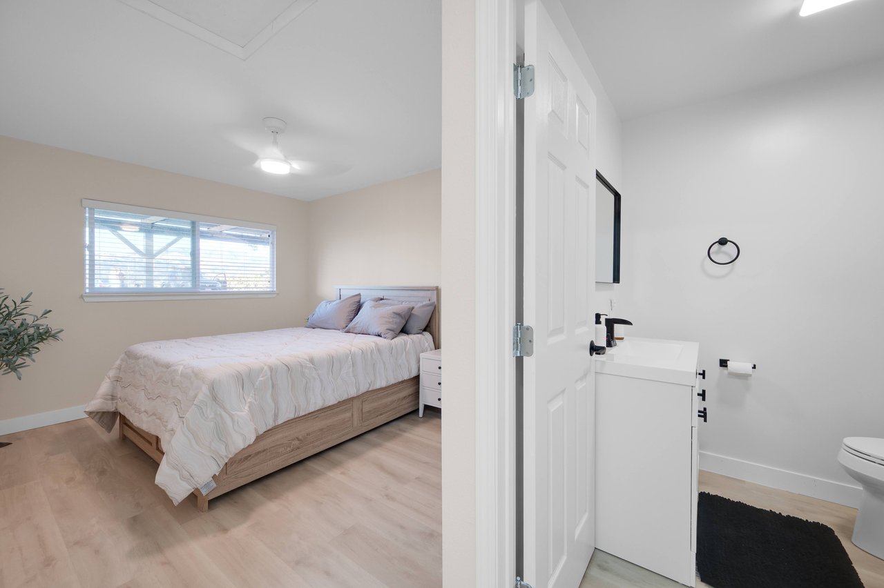 725 Lytton Station