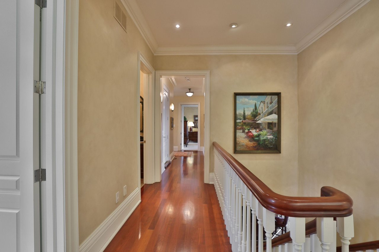 872 Whittier Cres