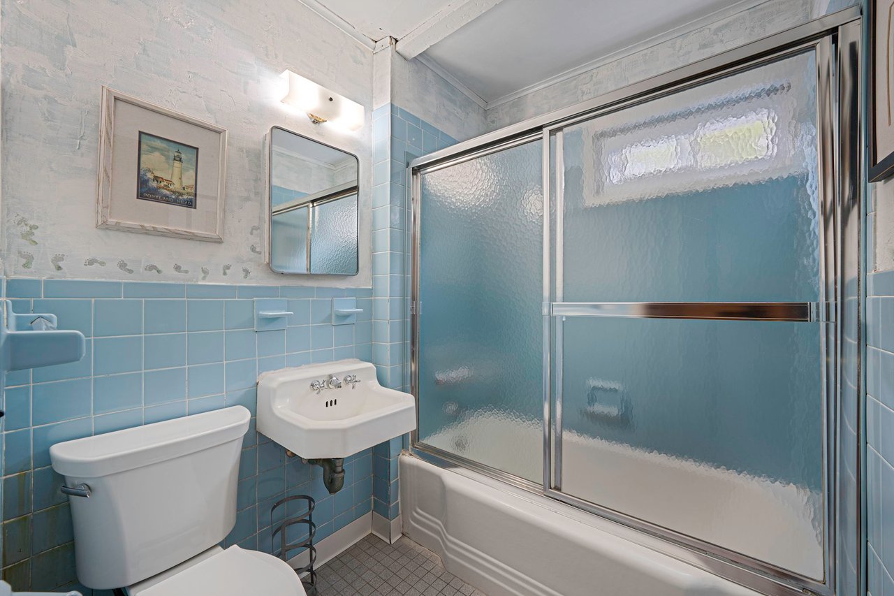 38 W Lighthouse Walk