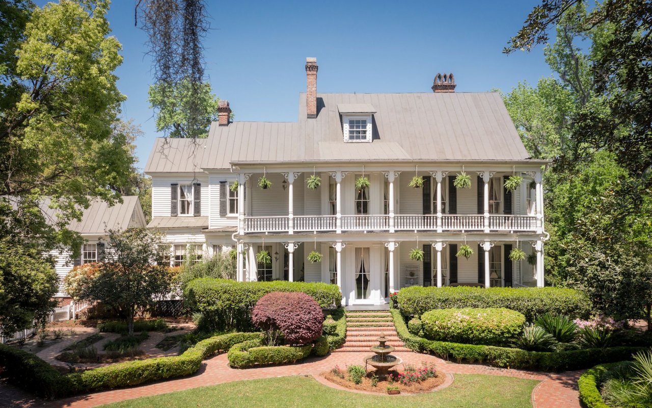 The Elizabeth Arden House – 208 Sumter Avenue