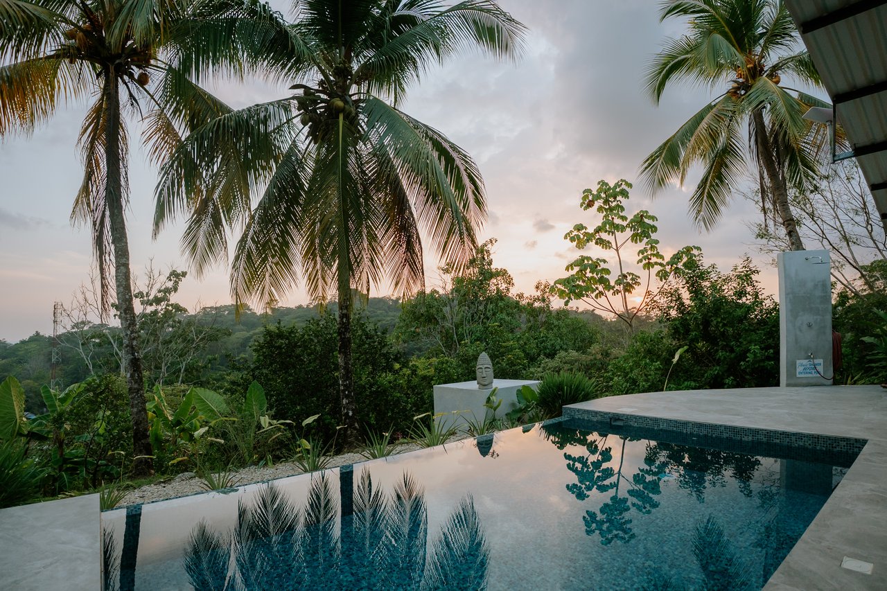 Ocean Peek Paradise Villa - 3 Bed - 1 Bath With a Pool in Hatillo