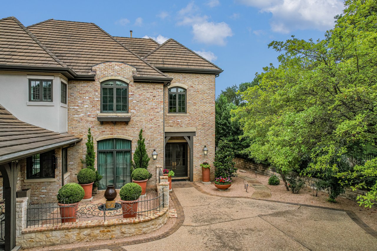 Estate on Waterbank