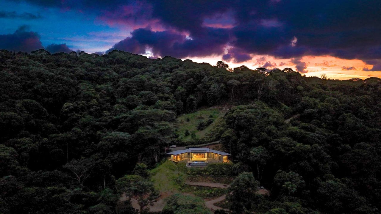 Ojochal Modern Jungle Home with Infinity Pool & Mountain Views