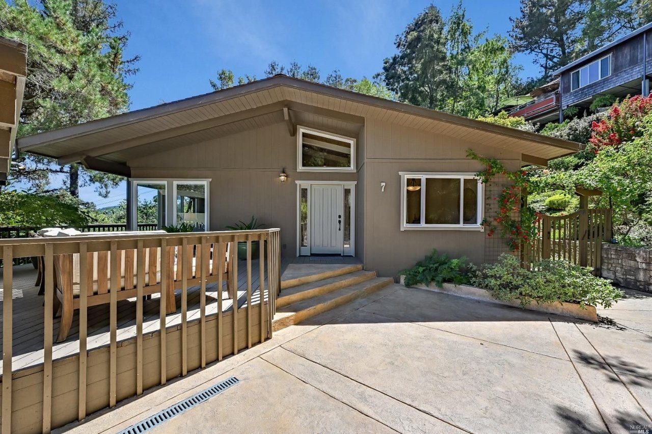 7 Eden Ln