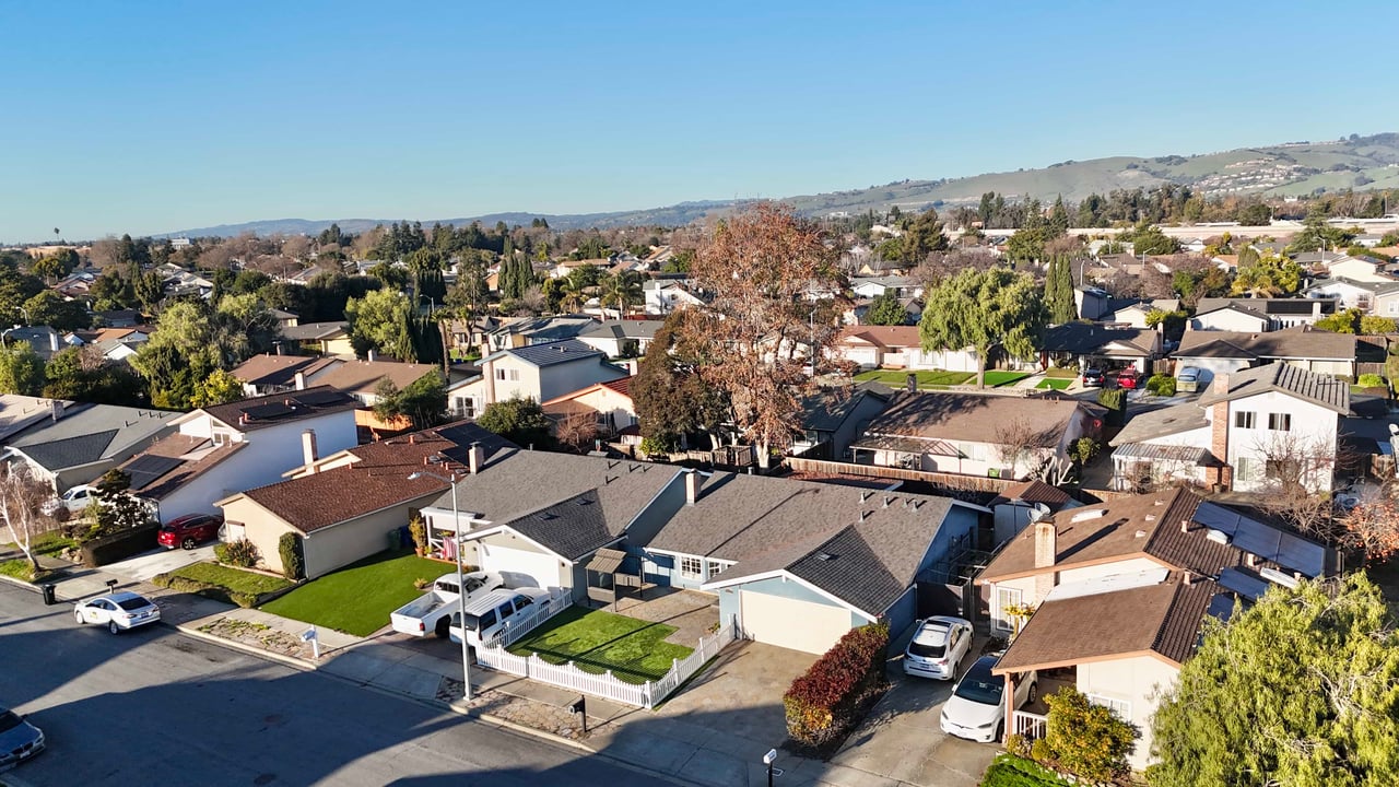 32490 Lake Temescal Ln