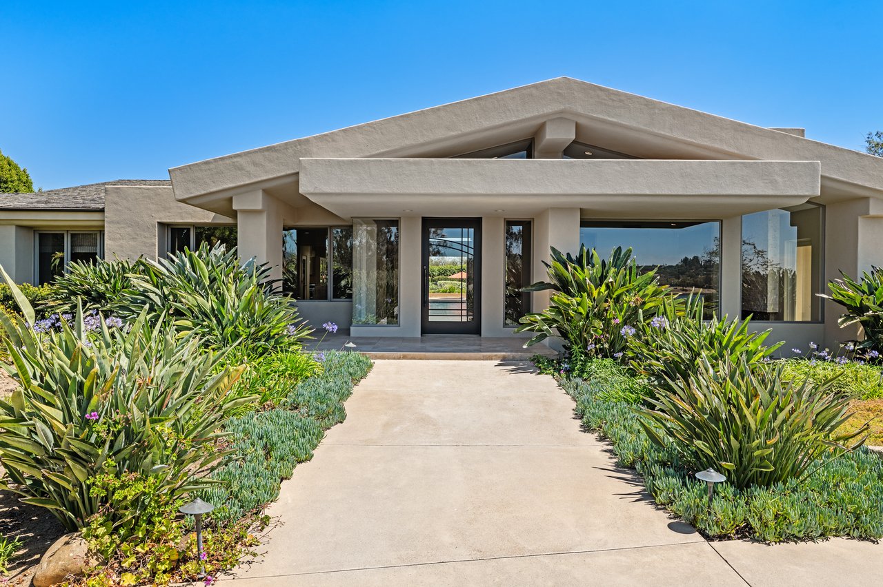 A Rancho Santa Fe Estate with Commanding Lake Views