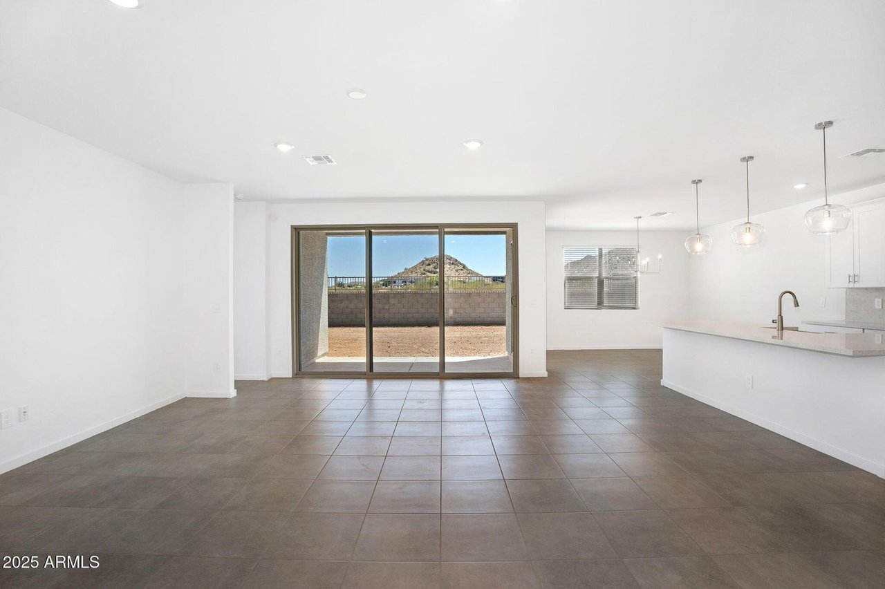 4811 W HUNTER Trail