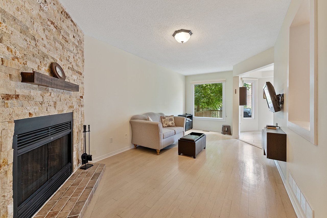 28 Thornway Ave