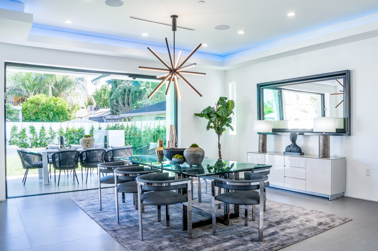 Stunning Modern Smart Home in Sherman Oaks