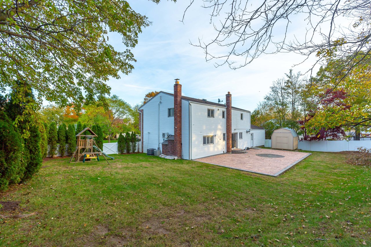 1 W Fern Drive, Jericho