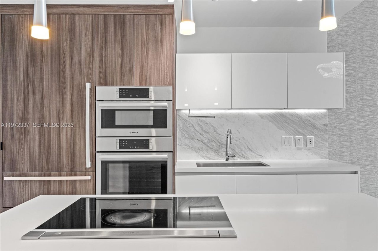 851-ne-1-avenue-miami-condo-for-sale-kitchen