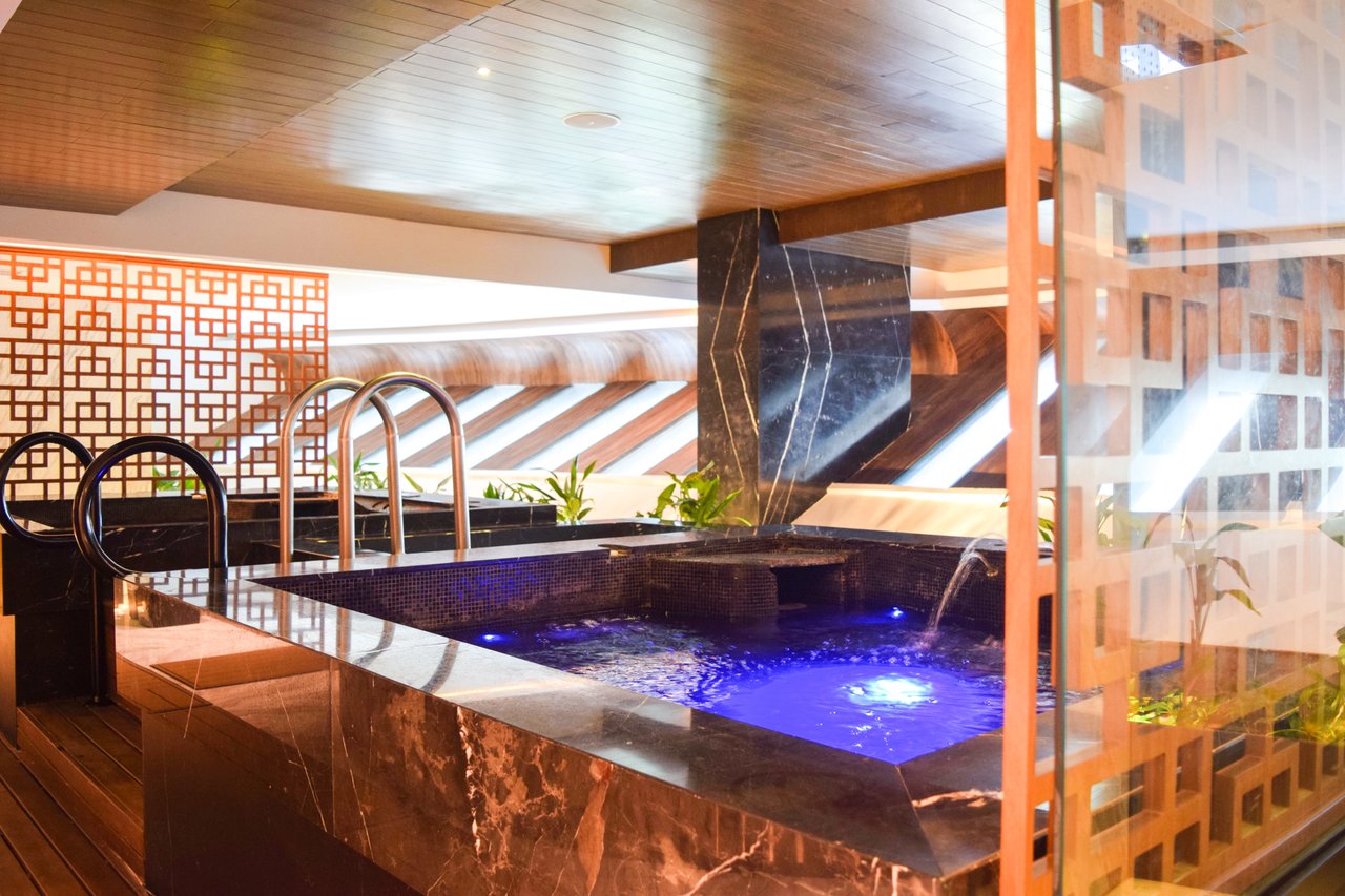 Shark Tower Puerto Cancún