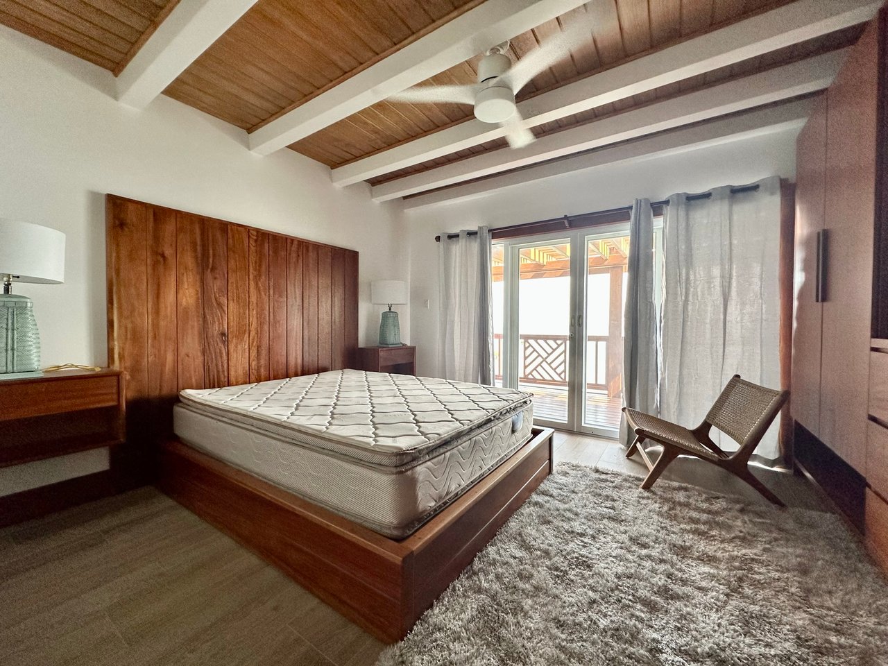 1109 Pieces of 8-Luxury Condo