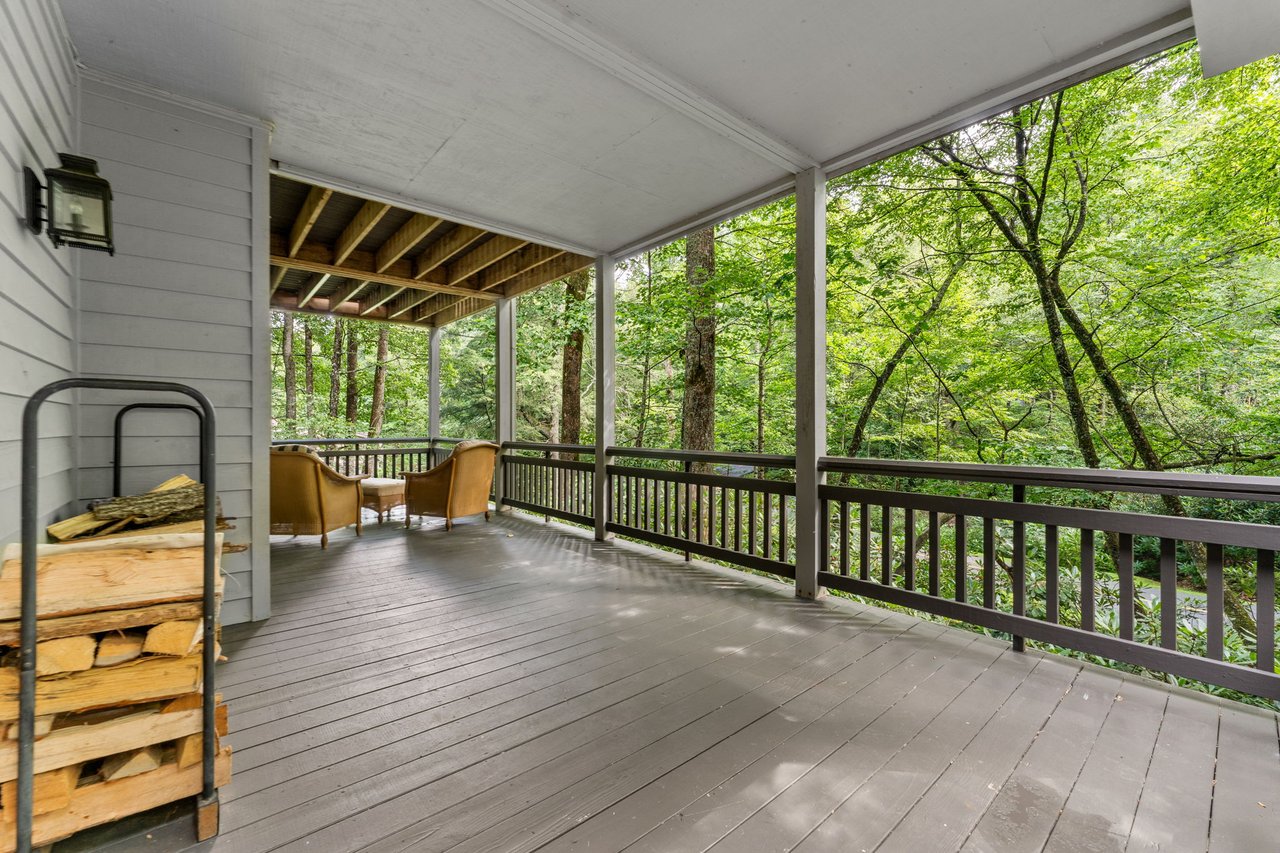 16 Hemlock Way