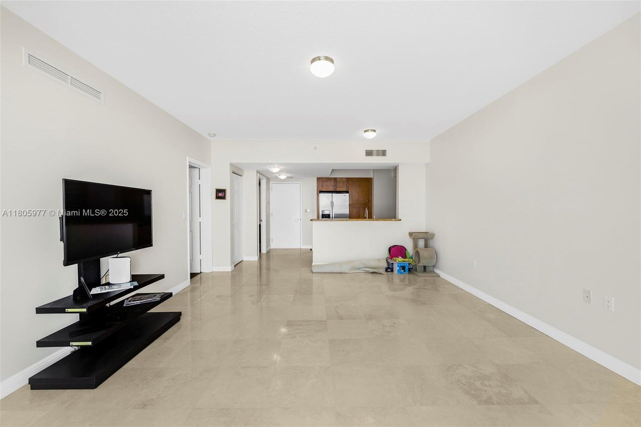Duo Condominium East, Unit 1604E