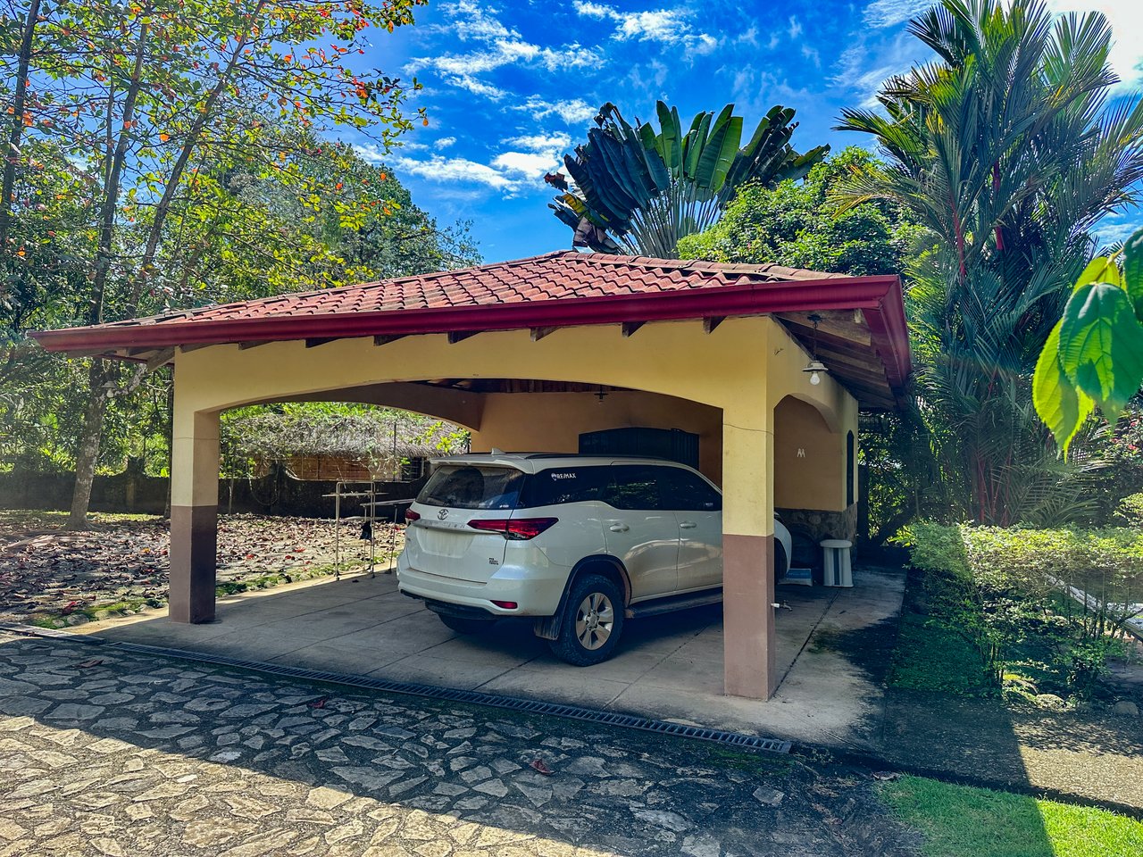 A riverfront 3-bed home on a large property In Ojochal, Costa Rica