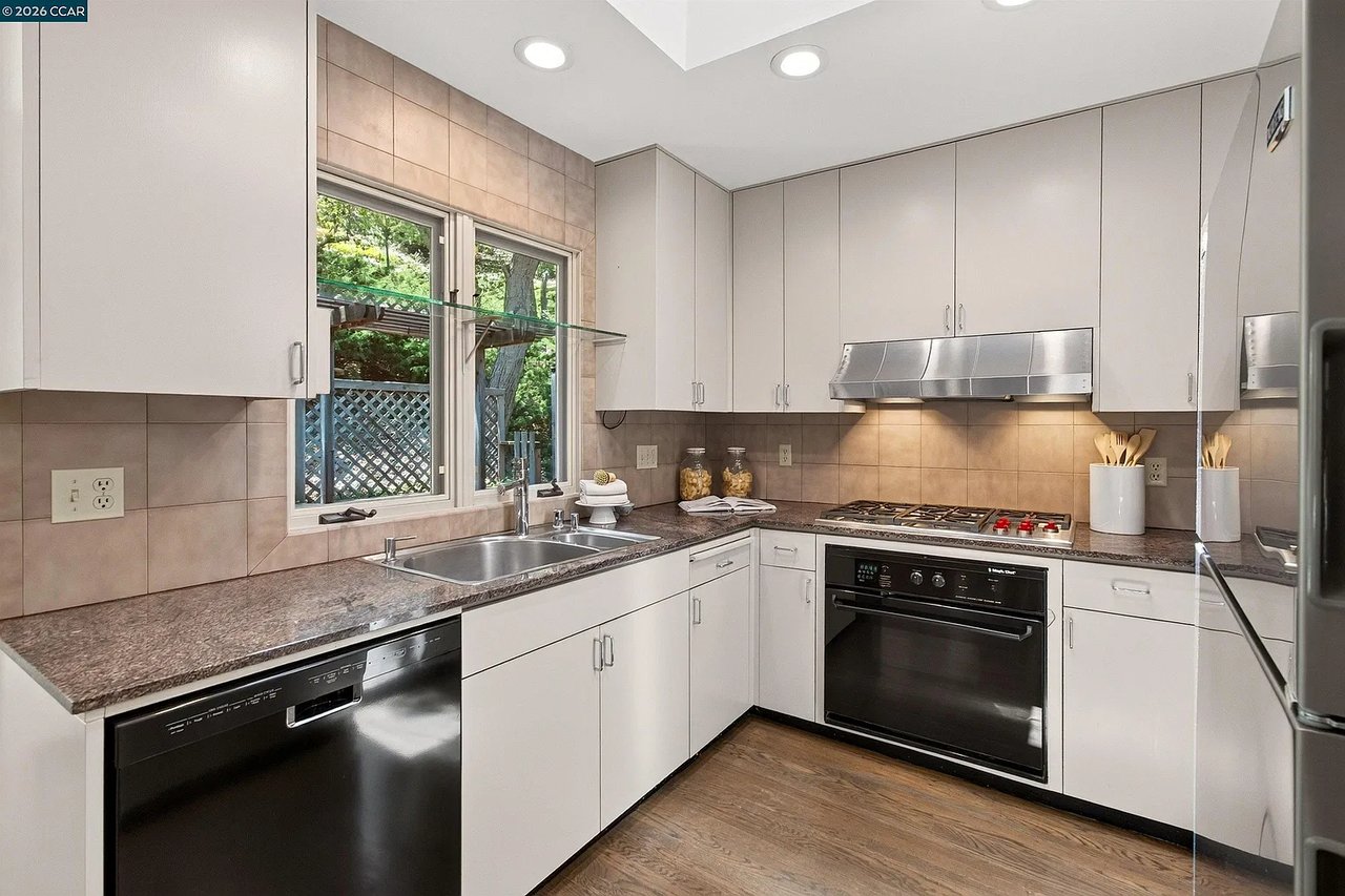 1 Greenwood Ct