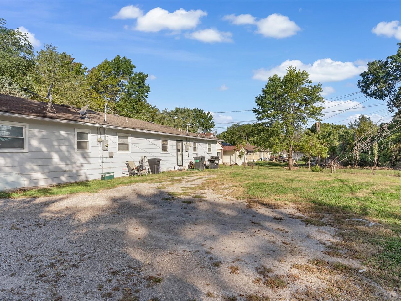 Prime Fairview Heights Triplex – Live for Less or Boost Your Cash Flow!