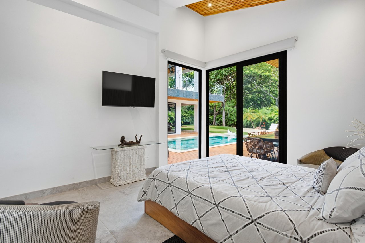 Casa La Ola Perfecta | Luxury 5-Bedroom Home with Pool Near the Beach in Hacienda Pinilla