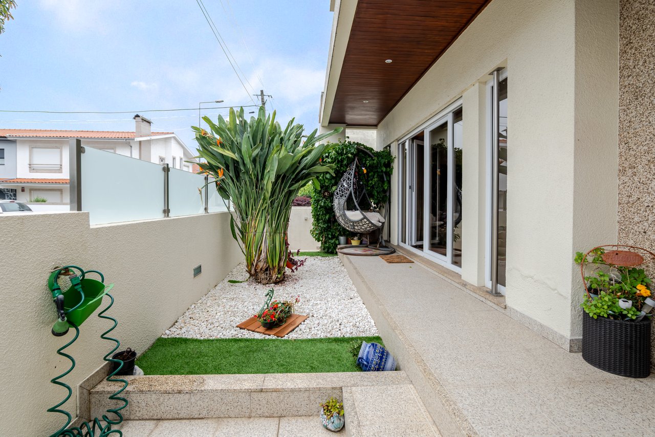 Luxury Four-bedroom Villa in Porto