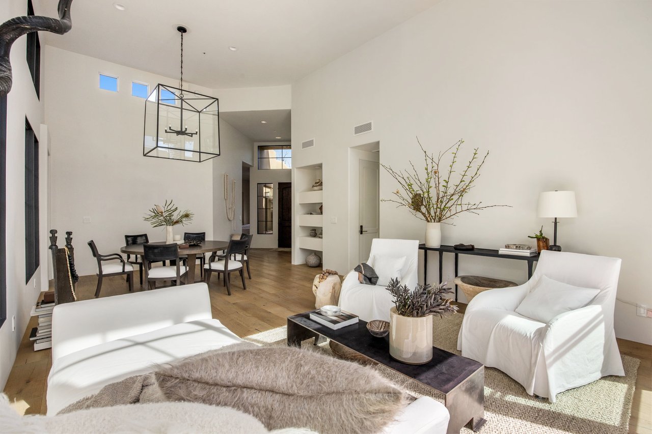 Pavoreal Old Town Scottsdale Guard Gated Elegance