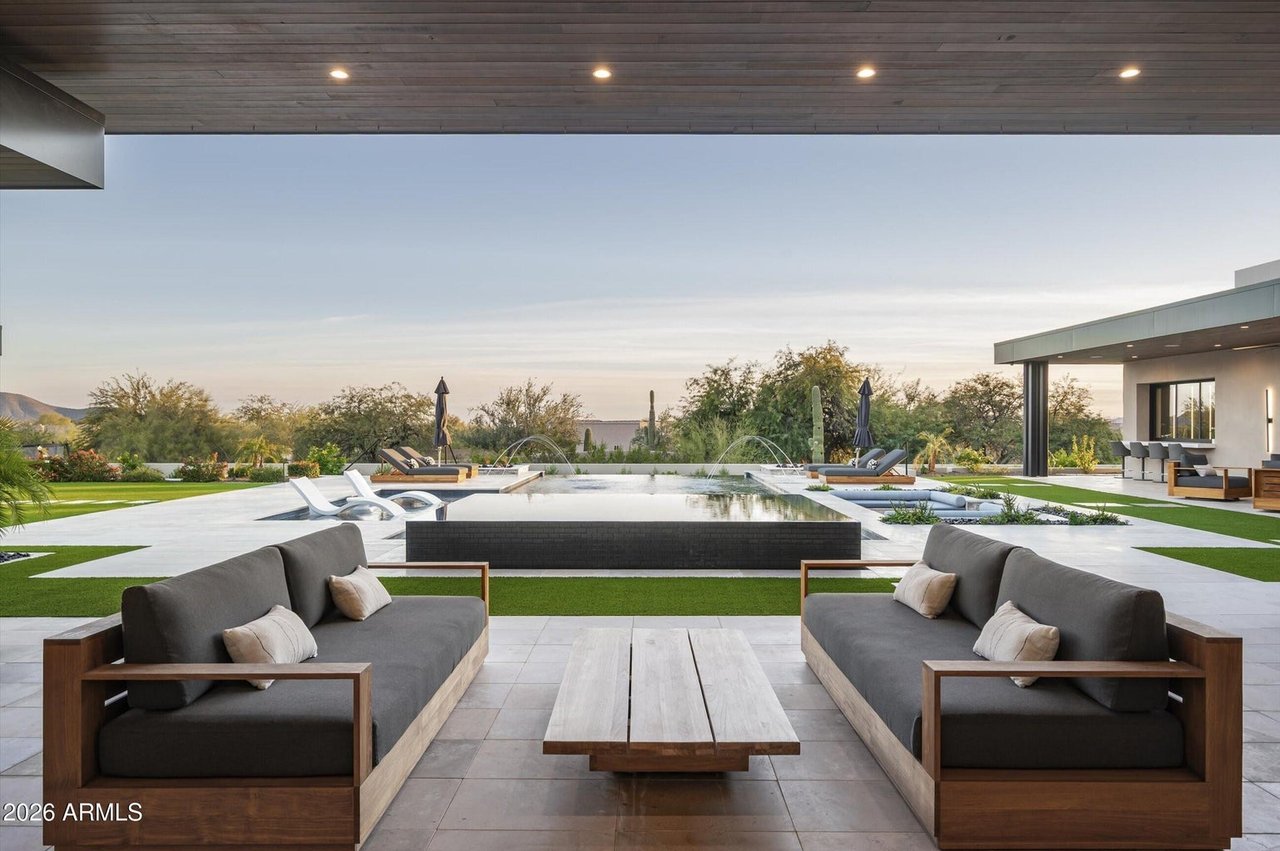 9245 E RIMROCK Drive