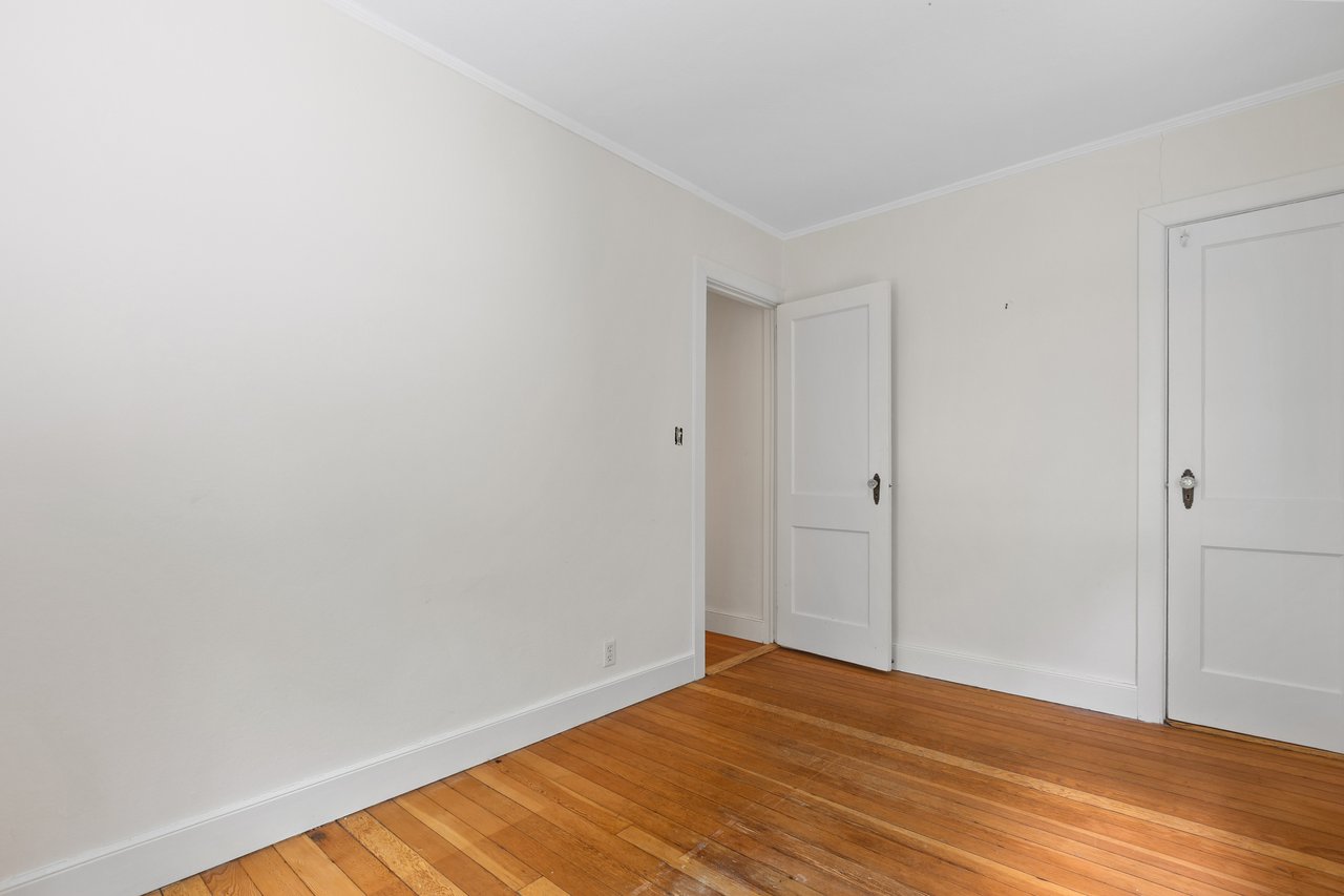 65 Laurelton Road
