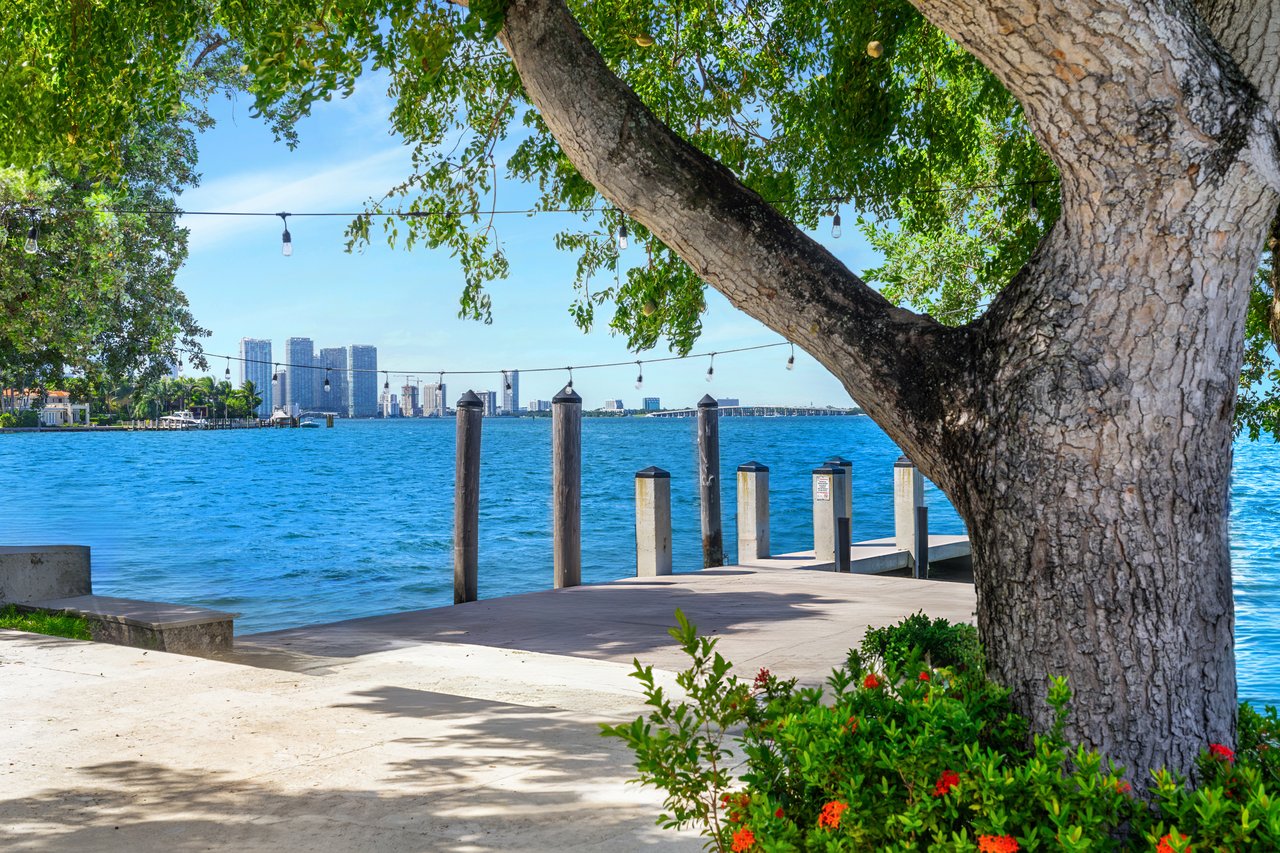 444 W Rivo Alto Drive