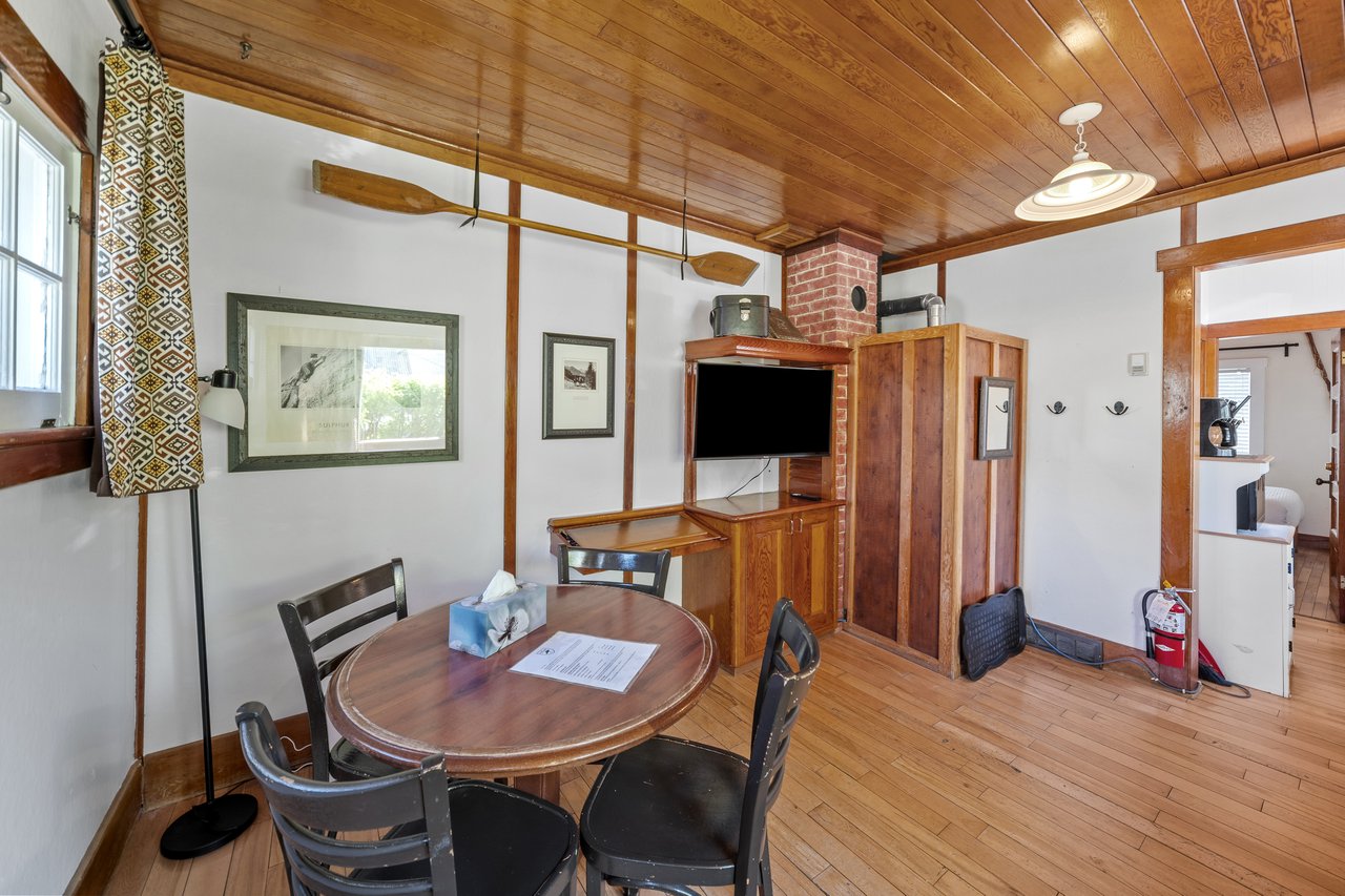 Beaver Street Cabins Banff | B&B Inn
