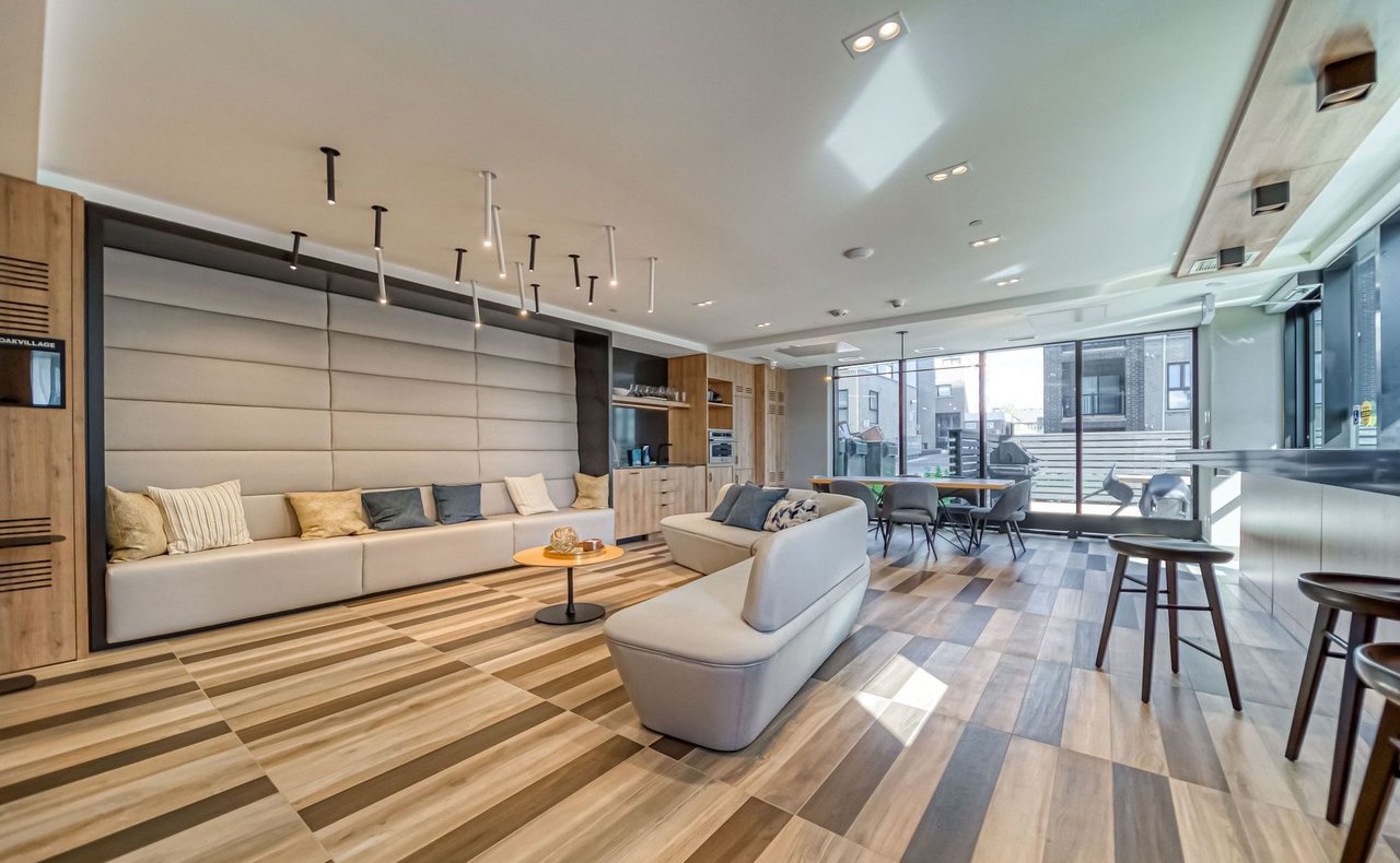 1 bed+ den in uptown core!