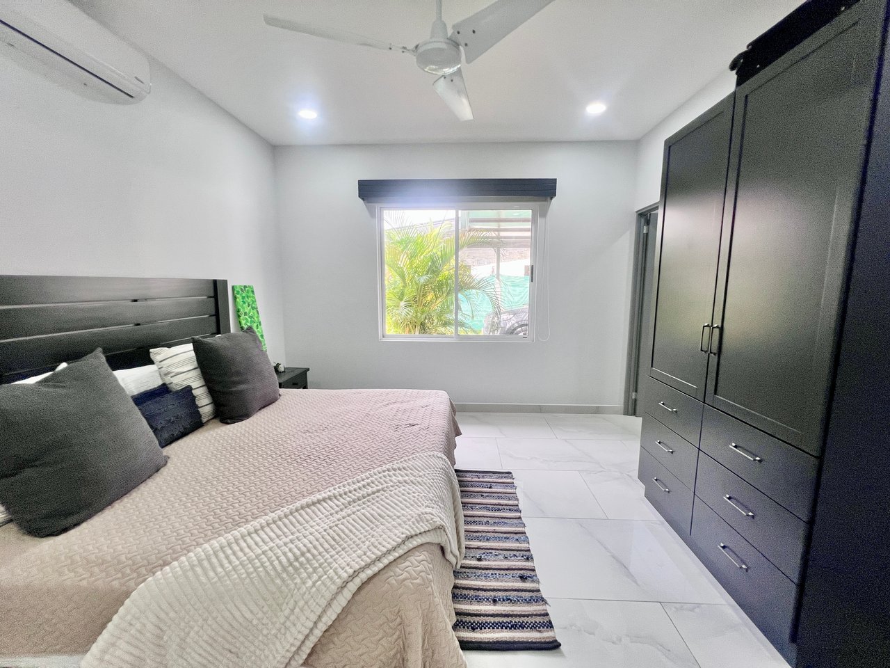 Quepos Hills Villa with pool and covered patio and tropical gardens