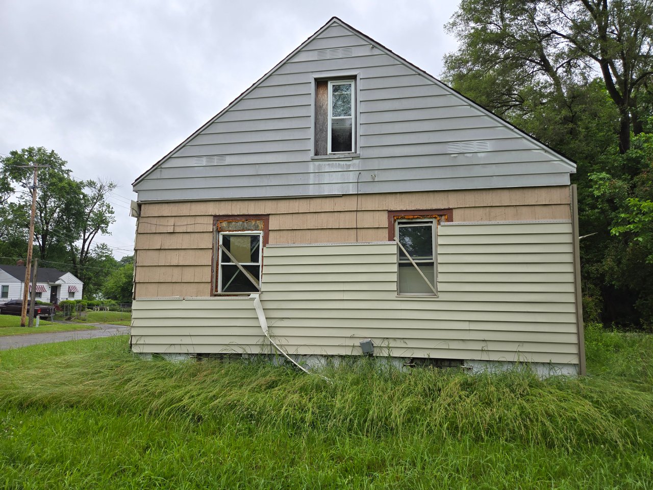 414 W Eldridge Ave