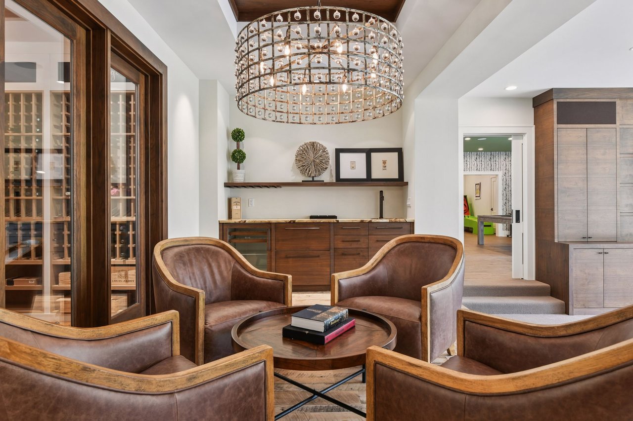 8 Circle W, Edina