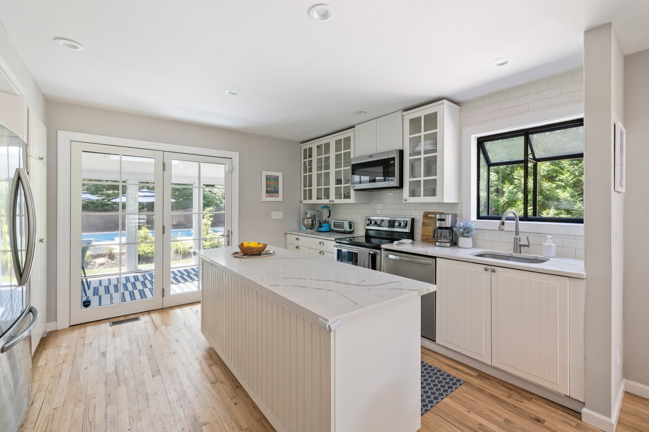 56 Underwood Drive, East Hampton (Clearwater Beach)