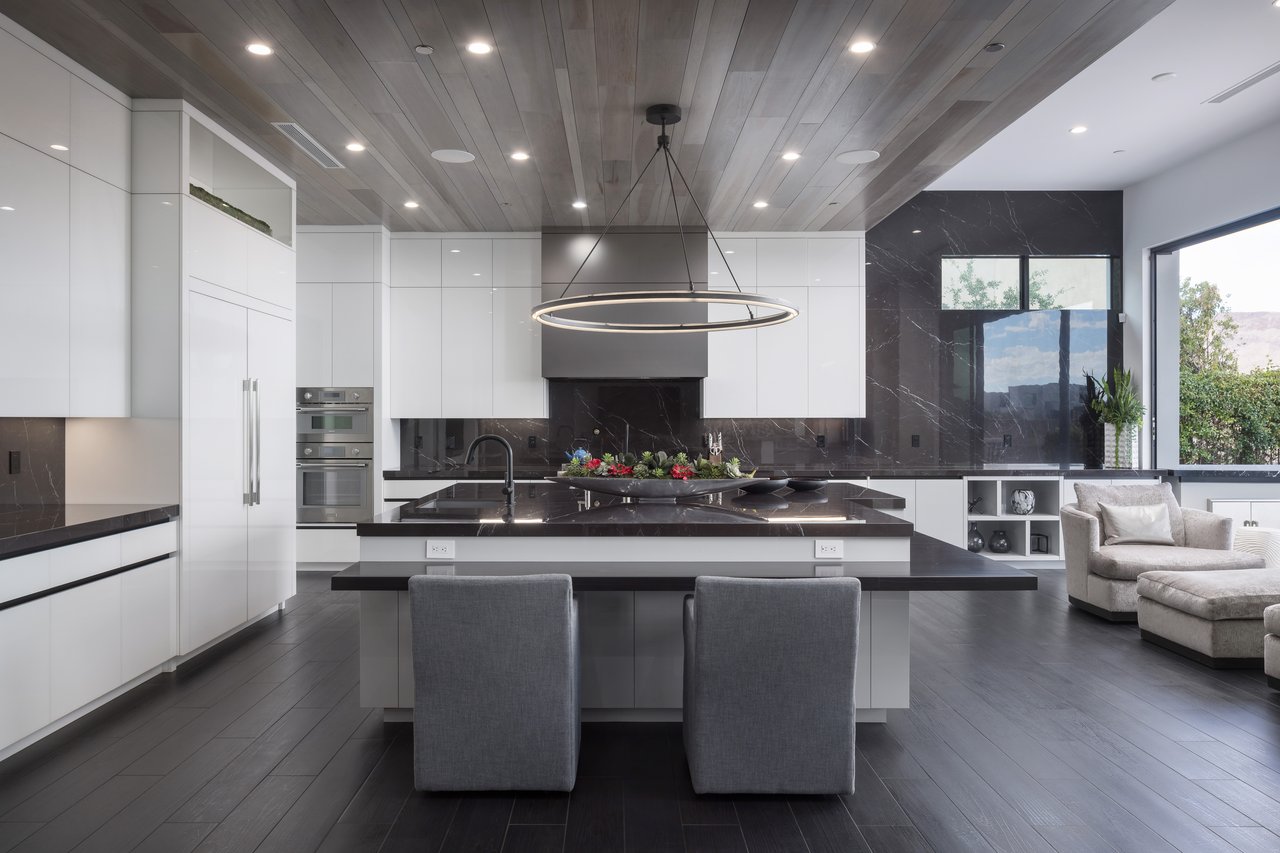 34 Sun Glow Ln, Las Vegas, NV 89135