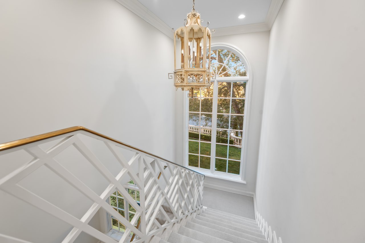 996 Vista Ridge Lane