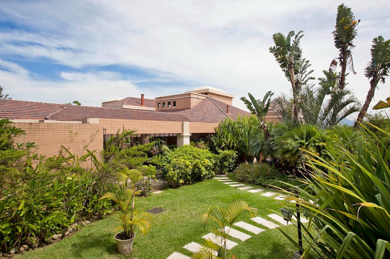 Classic Colonial Garden Estate, Curridabat, San Jose