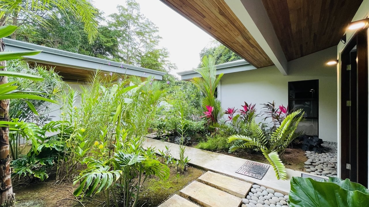 Tropical Turnkey Retreat in Gated Community