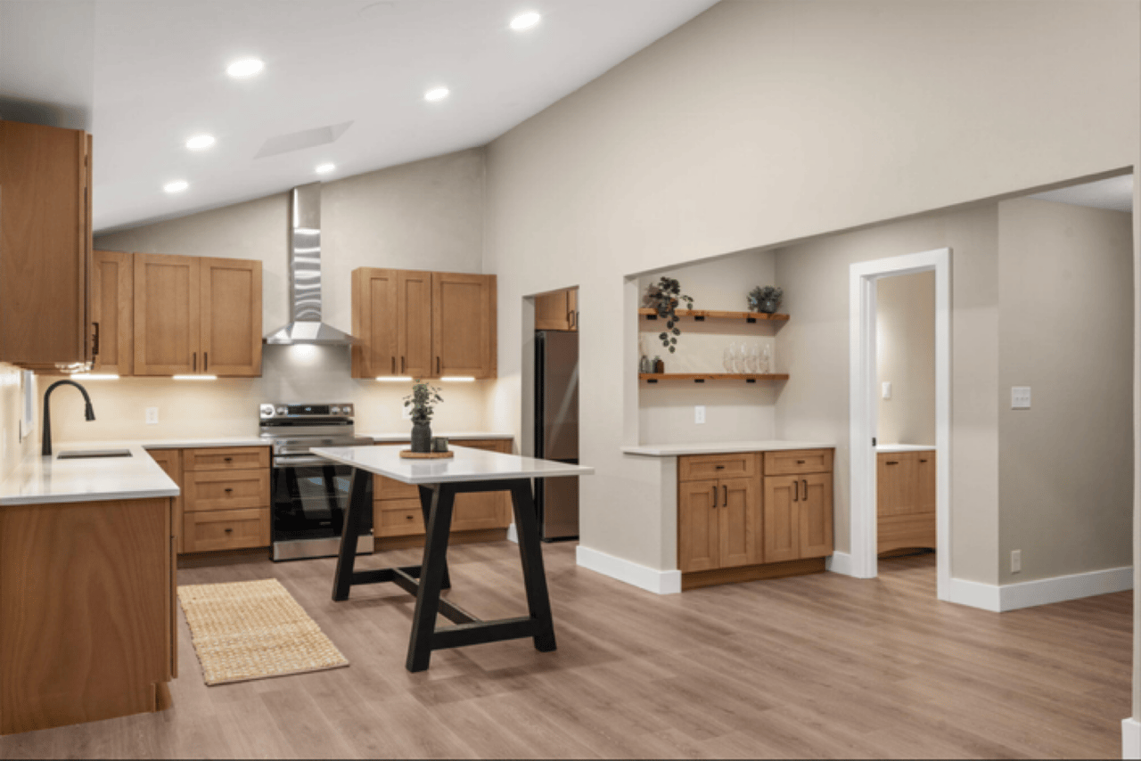 A Rare Walk-to-Water Table Rock Lake Home in Reeds Spring, Missouri