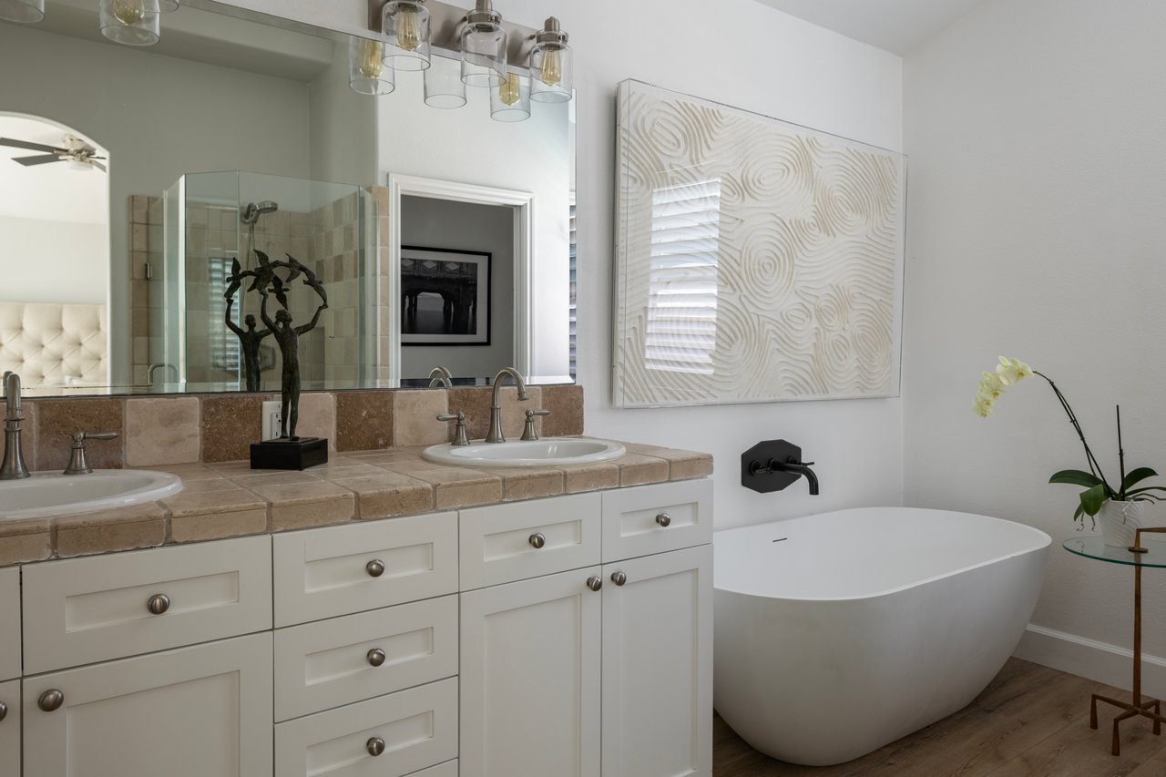 Furnished Lease in The Village